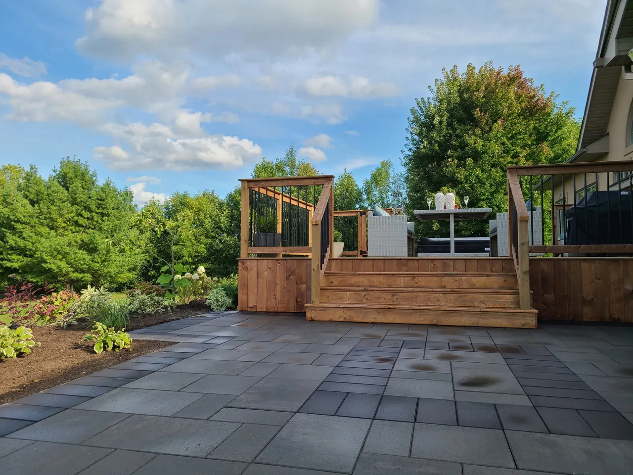 Hardscape and landscape construction in Stittsville, ON by ALM